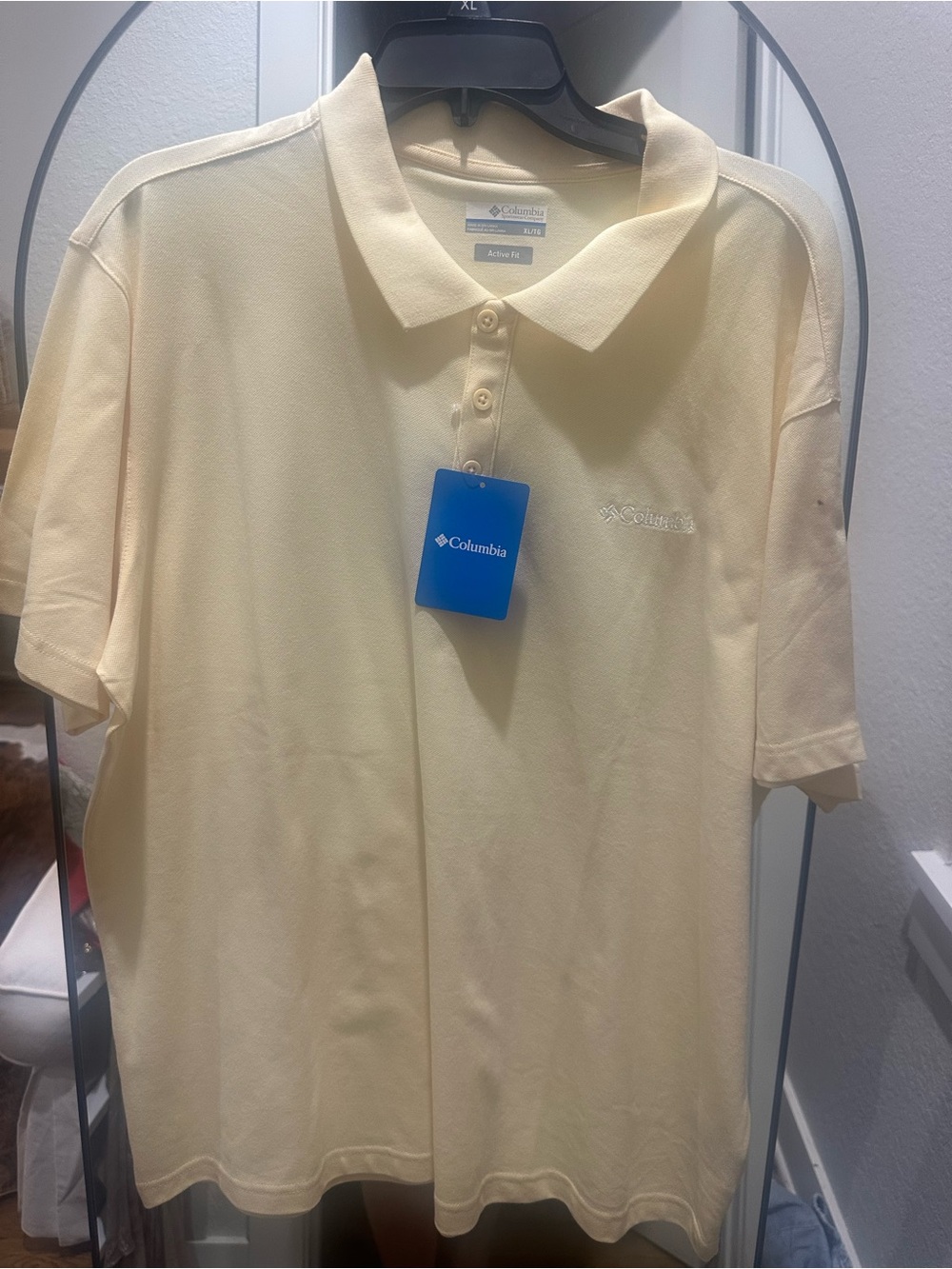 Columbia Men’s Short-Sleeve Polo Shirt in Light Yellow NWT FLAW HAS STAIN